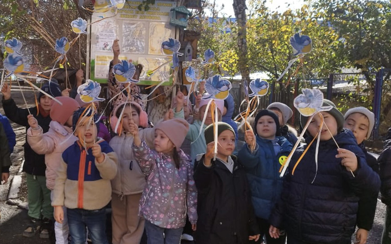 Детсадовцы Ессентуков сделали первую сотню кормушек для зимующих птиц.