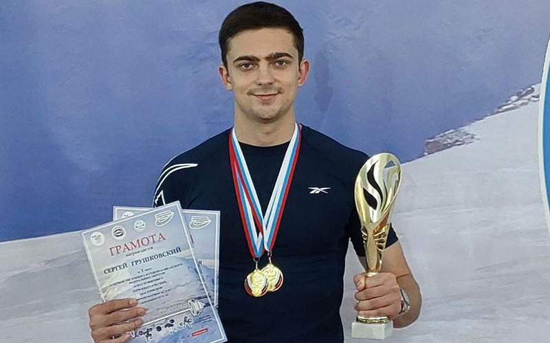 Студент из Ессентуков стал двукратным чемпионом Первенства СКФО и ЮФО по пауэрлифтингу.