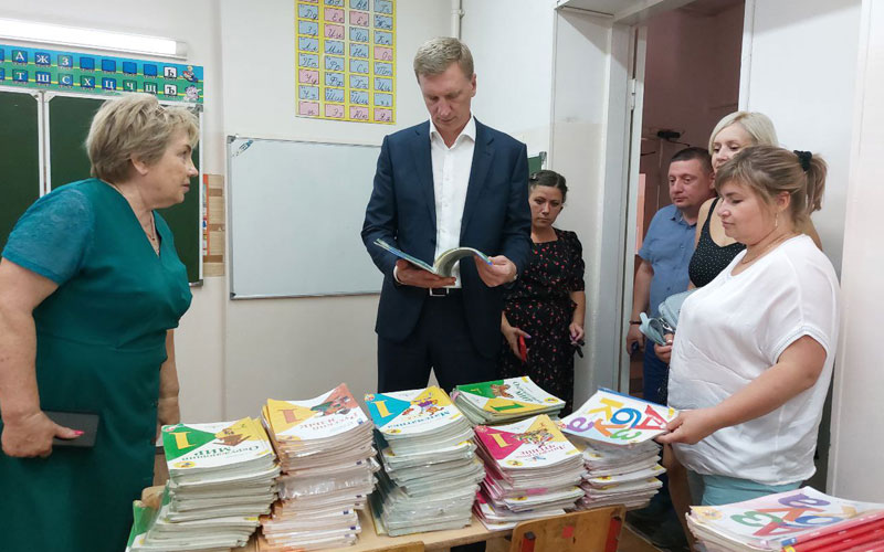 Глава Ессентуков проверил готовность школ к новому учебному году.