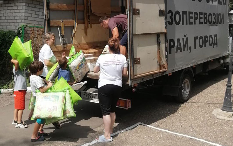 Педагоги Ессентуков выехали в Антрацит с гуманитарной помощью.
