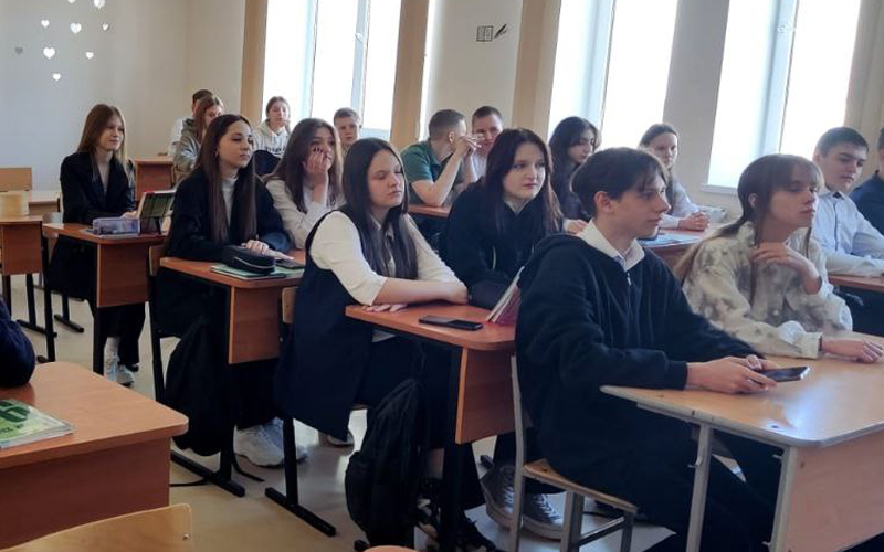 Сегодня ребята из Белгородской области сели за парты ессентукской школы №8.