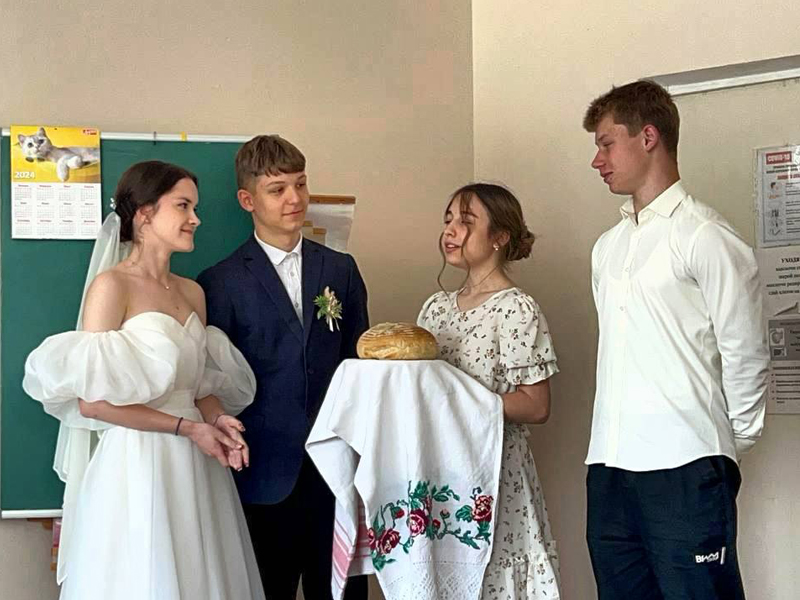 В педагогическом институте Ессентуков «сыграли» свадьбу 5 пар.