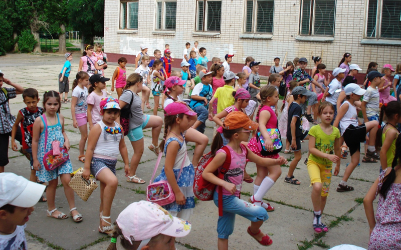 Больше 2000 детей Ессентуков проведут лето в пришкольных лагерях..