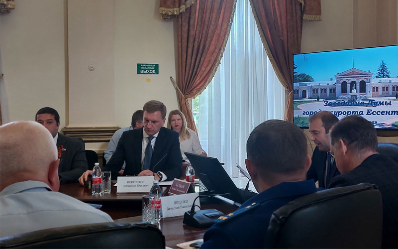 Сегодня Александр Некристов на заседании городской Думы представил депутатам отчет о проделанной работе в 2022 году.