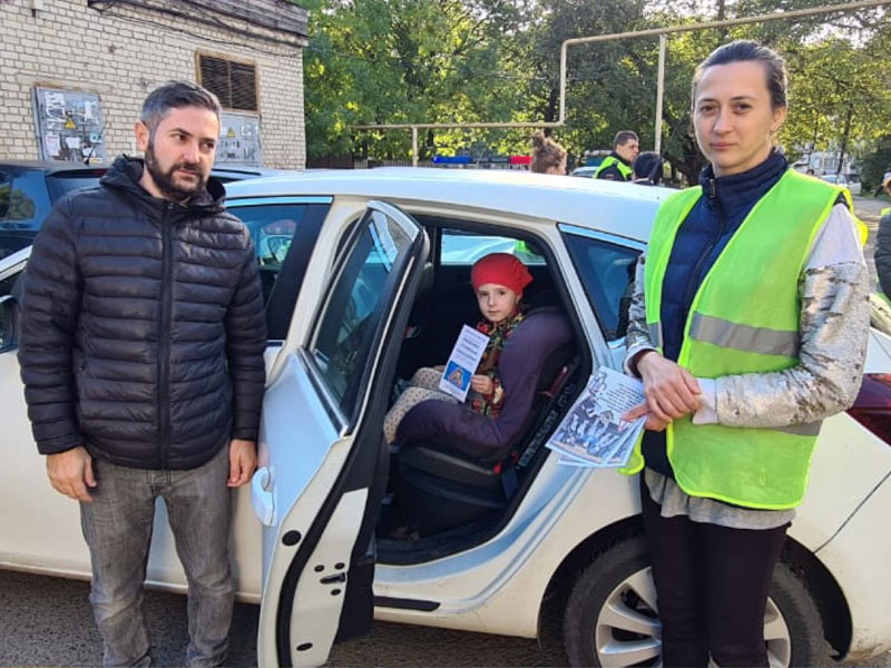Сотрудники Госавтоинспекции города Ессентуки проверяют соблюдение водителями правил перевозки детей в автомобиле.