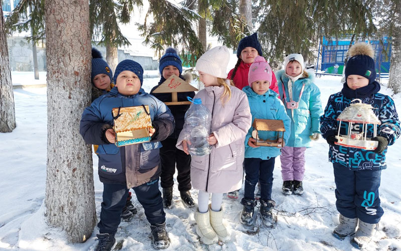 Малыши Ессентуков составили зимний рацион для птиц.