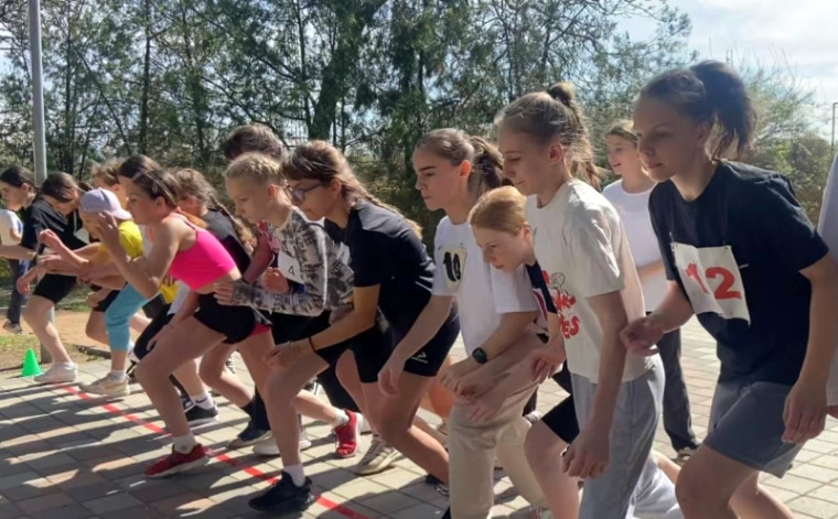В Ессентуках школьники пробежали 1000 метров здоровья.