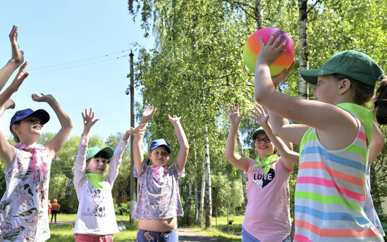 Больше 2000 детей Ессентуков проведут лето в пришкольных лагерях..