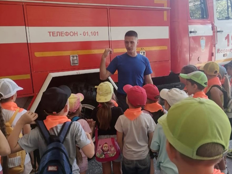 Технолог или пожарный: ессентукские школьники определились с будущей профессией перед началом учебного года.