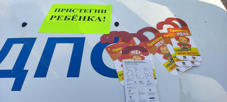 Сотрудники ГИБДД в Ессентуках проверили работу таксистов вместе с детсадовцами..